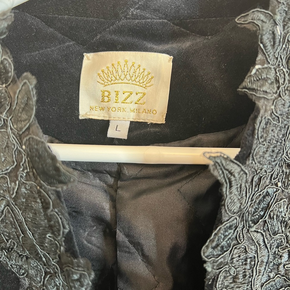 Buzz - Picture 3 of 8